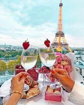 Без бренда «Свидание на фоне Эйфелевой башки» в Рязани