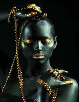 Без бренда «Девушка в черно-золотом макияже» в Рязани в интернет-магазине  Без бренда «Девушка в черно-золотом макияже» в Рязани